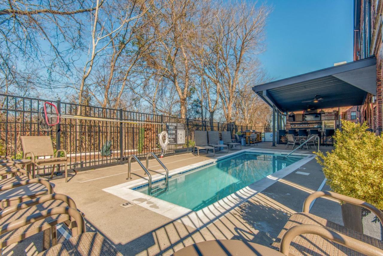 One-Of-A-Kind! Roll Up Garage Door-Pool, Speakeasy Villa Nashville Exterior photo