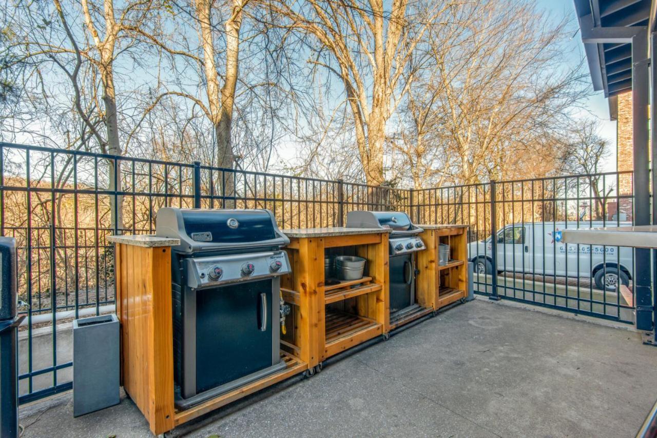 One-Of-A-Kind! Roll Up Garage Door-Pool, Speakeasy Villa Nashville Exterior photo